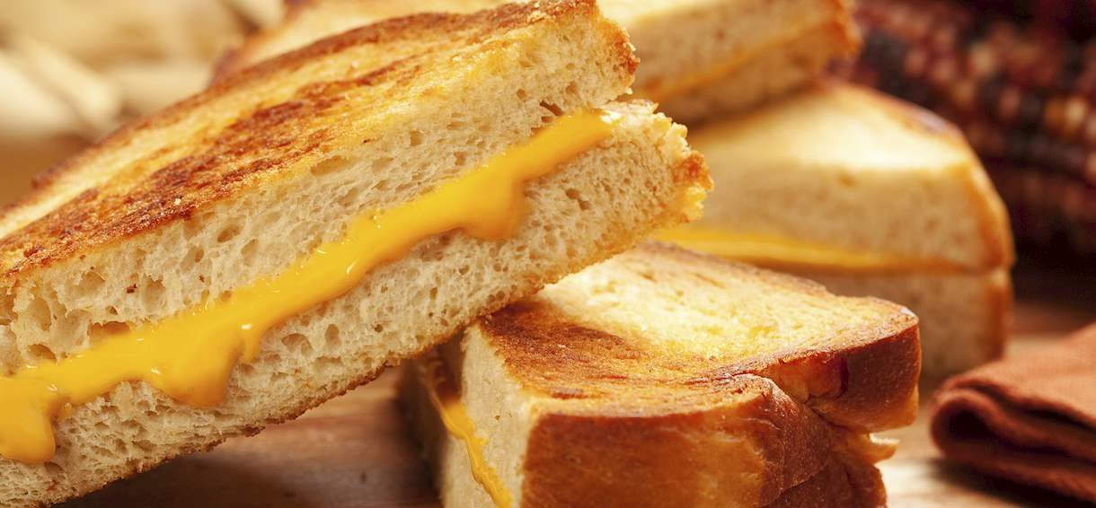 Grilled cheese sandwich partido a la mitad