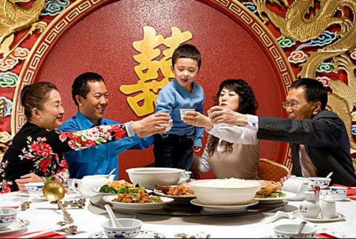 Familia en año nuevo chino
