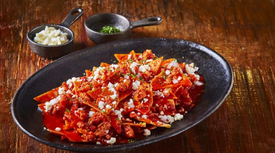 chilaquiles rojos con queso